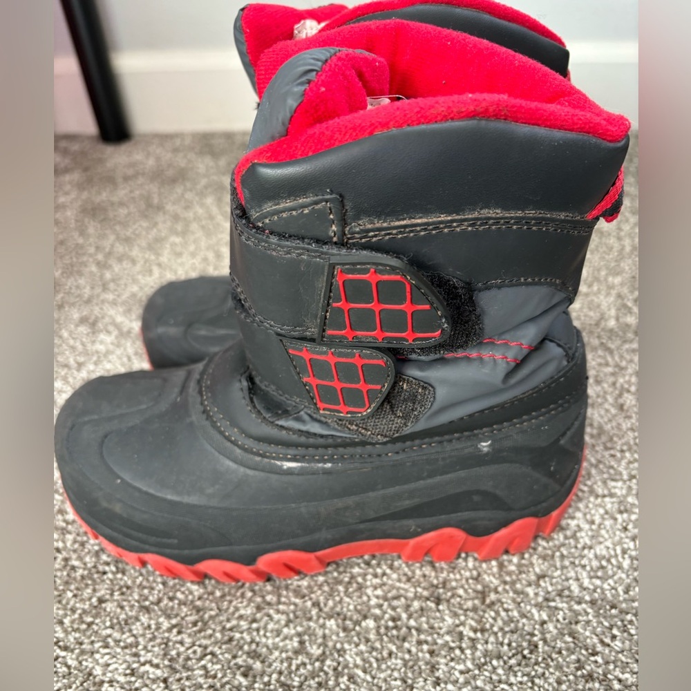 Boys snow boots size 2